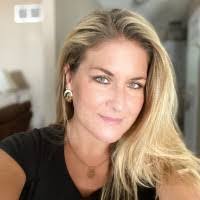 Amanda Crews's Instagram, Twitter & Facebook