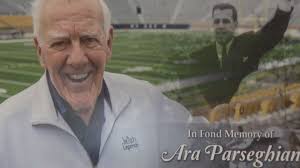 Ara Parseghian honored at Papa Vino's
