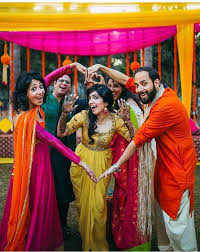 Wedding Photography Of Bride With Friends Bridal Photography Poses Indian Wedding Photography Poses Wedding Couple Poses Photography