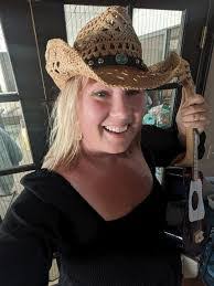 Marisa Ball's Instagram, Twitter & Facebook