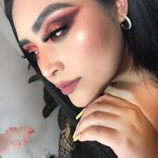 Técnica “ahumado alargado” o “ahumado cohete” 🚀 Me encanto esta técnica  aunque la sentí un poco complicada, aplicar producto y difuminar las veces  necesarias 🤭 Me fascino el resultado de probar algo