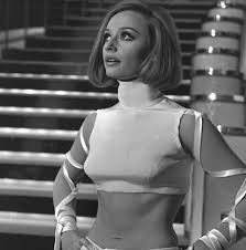 Aveva iniziato la sua sterminata carriera nel mondo dello spettacolo (cantante, ballerina, conduttrice, attrice, autrice) all'età di 9 anni, nel 1952: Raffaella Carra Eta Altezza Peso Nome Vero Marito Compagni Figli