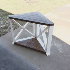 Diy Farmhouse Corner Table Made Of Nothing But 2x4 S Diyfurniturepallets Diy Furniture Wood Diy Furniture Diy