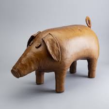Informieren sie sich über aktuelle und verkaufte kunstwerke von dimitri omersa im auktionshaus dorotheum. Dimitri Omersa Co Company Leather Footstool Later Part Of The 20th Century Bukowskis