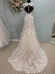 Essense Of Australia Ivory Moscato Lace D2262 Traditional Wedding Dress Size 10 M 56 Off Retail Dream Wedding Dress Lace Wedding Dresses Indian Style Wedding Dress