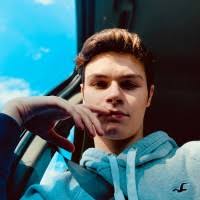 Alex Berns's Instagram, Twitter & Facebook