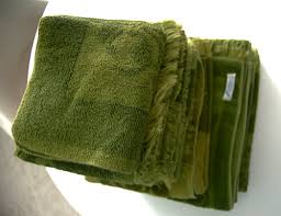 Bath towels measure 27 x 54 inches, hand towels measure 16 x 28 inches, washcloths measure 13 x 13 inches. Vintage Bath Towels One Of The Best And Most Satifying Buys Around