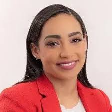 Esmeralda Thomas's Instagram, Twitter & Facebook