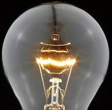 Eine glühbirne erleuchtet den raum in dem sie sich befindet. Eu Verbot Ab Heute Verschwinden Die 100 Watt Gluhbirnen Welt