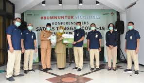 Sebagai produsen pupuk terbesar, ternyata pt petrokimia gresik bukan hanya memproduksi pupuk saja, namun juga memproduksi nonpupuk. Gresik Jadi Zona Merah Covid 19 Petrokimia Gresik Salurkan Sembako Dan Peralatan Medis