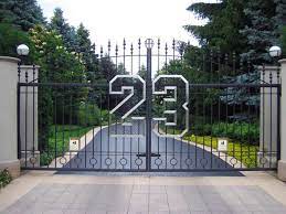 Pin By Hgtv Frontdoor Com On Celebrity Homes Park Homes Celebrity Houses Highland Park