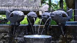 Selain air terjun di dinding, inspirasi desain kolam ikan minimalis selanjutnya adalah membuat air mancur mini. Air Terjun Kolam Ikan Minimalis Blog Qhomemart
