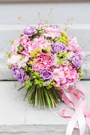 Sie sollen sich mit den hochzeitsblumen einfach wohl fühlen. Brautstrauss Des Monats Juni Schweizer Hochzeitsblog Mademoiselle No More