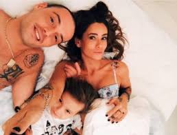 Тогда айза и гуф встретились на звездной тусовке и уже через несколько месяцев поженились. Www Fan Guf Ru Uploads Posts 2020 03 1585429791