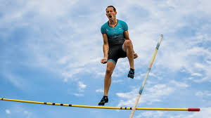 Renaud lavillenie at 6.16 m установил мировой рекорд! Stabhochspringen Lavillenie Mit Ruckwartssalto Uber 5 40 Meter