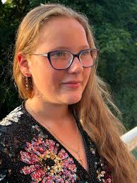 Adele Bishop's Instagram, Twitter & Facebook