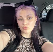 Hi guys!!! I'm Dedcrls by Breanna Plas and I'm more than half way done with  cosmology school at Pjs in Glasgow! I would love to see new faces in my  chair✨ I