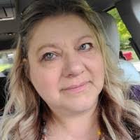 Renee Gates's Instagram, Twitter & Facebook