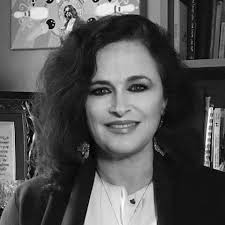 Leslie Shore's Instagram, Twitter & Facebook