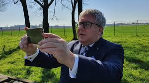 Check spelling or type a new query. Parlament Europejski Ryszard Czarnecki Ma Zwrocic Bezprawnie Pobrane 100 Tysiecy Euro Na Podroze Sluzbowe Kronika24 Pl