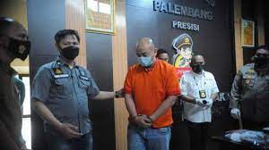 Viral video penganiayaan wanita di sebuah hotel di banjarmasin, pelaku lain asik rekam aksinya. Hvdvgfrtah2rfm