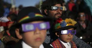 Un eclipse, un pueblo en el desierto y el Presidente