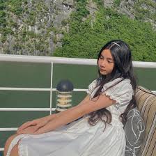 Dù chỉ chụp bằng camera thường nhưng dưới ánh nắng, con gái quyền linh vẫn xinh đẹp như một nàng thơ. Con Gai Ut Mc Quyá»n Linh Gay Chu Y Vi Qua Xinh Xáº¯n 2sao