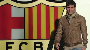 Er besitzt seit 2005 auch die spanische staatsangehörigkeit. Messi Unterschreibt Neuen Vertrag In Barcelona