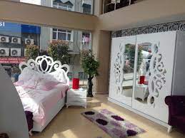 Eskidji bazaar yenibosna 23.650m² kapalı alanda 693 stand %100 dolulukyılda 2.554.830 ziyaretçi ile mobilya, beyaz eşya ve ev dekorasyonu ihtiyaçlarınıza. Bit Pazari Mobilya Bahce Tasarimlari