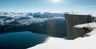 Preikestolen is a steep cliff which rises 604 metres above lysefjorden. Die Offizielle Webseitepreikestolen Die Kanzel