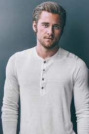 His parents are kenda wikerson benward (mother) and aaron benward (father). Luke Benward Imdb