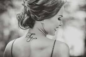 Un Tatouage Dans Le Cou Exemples Et Significations Adicie
