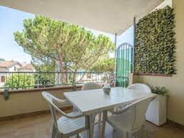 It also features a dishwasher, an oven and a washing machine in the kitchen.it is. Appartamenti Marcelli Immobiliare Neumann