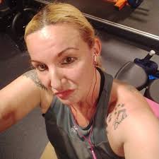 Abandonar a tu perro o gato... por la razón que sea... es la peor cobardía  que puedes cometer.... Ok? 😏