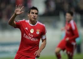 Lille formasıyla 4 maçta oyuna sonradan dahil olan gaitan, kariyerinde chicago fire, dalian yifang, atletico madrid, benfica ve boca juniors takımlarında forma giymişti. Nico Gaitan Deve Assinar Esta Segunda Feira Pelo Sp Braga Futebol Publico