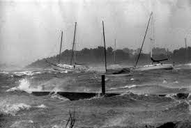 Hurricane bob drove a surge of 10 to 15 feet into buzzards bay, with the highest surge arriving during the incoming tide. Xoc Xhboronzum