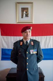 Les armées de terre et de mer. Jamal Heeft Weer Uniform Na Huisuitzetting Deurwaarder Noemde Het Een Carnavalspak Binnenland Ad Nl