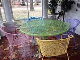Spray Painted Wrought Iron Patio Furniture Using Rustoleum Satin Paint Wroughti Furn Patio Furniture Makeover Iron Patio Furniture Painting Patio Furniture