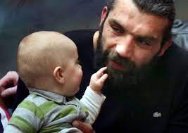 The same hefty frame, shaggy mane of hair and beard, brooding brows and gallic bearing. Sebastien Chabal Handsome Bearded Men Bearded Men Attractive Man