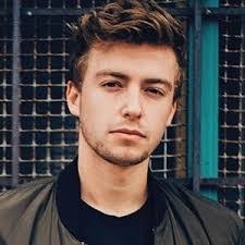 Taylor Baxter's Instagram, Twitter & Facebook