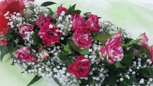 Diy sommerlicher kranz aus frauenmantel selbst binden. Floristik Anleitung Blumengirlande Binden Deko Ideen Mit Flora Shop Youtube