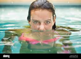 Bekleidung schwimmen -Fotos und -Bildmaterial in hoher Auflösung