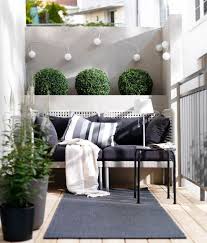 Kleiner Balkon In Der Stadtwohnung Gemutlich Eingerichtet Balkonmobel Ideen Kleiner Balkon Lounge Mo Mit Bildern Wohnung Balkon Dekoration Balkon Im Freien Balkon Dekor
