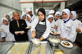 Disciplines covered include accounting, architecture, construction, engineering, draughting, entrepreneurship, hospitality, personal services, multimedia, and visual arts. Siapa Sangka Yuran Kursus Rm10 Boleh Bawa Pendapatan Bulanan Rm5000 Iluminasi