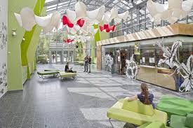 Bei Einer Veranstaltung Im Glasfoyer Der Botanika Konnen Ihre Gaste Wunderbare Spaziergange Durch Den Malerischen Rhodode Foyer Familienfeier Beamer Leinwand