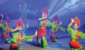 ˈnəgəri səmbiˈlan) is a state in malaysia which lies on the western coast of peninsular malaysia. Penyeri Majlis Keraian