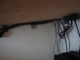 Wie versteckt man kabel am schreibtisch? Sammelthread Externe Kabel Richtig Ordnen Verstecken Fotothread Hardwareluxx