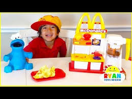 Ryan Pretend Play With Mcdonalds Toys And Cook Toys Food Youtube Mcdonalds Toys Cooking Toys Toy Food