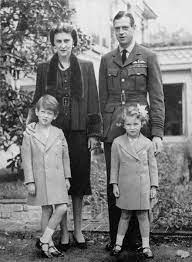 Prince george, duke of kent, kg, kt, gcmg, gcvo was a member of the british royal family, the fourth son of king george v and queen mary. Die 20 Besten Ideen Zu Prinz George Herzog Von Kent Prince George Britische Konigsfamilie Prinz George