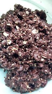 Kacau sehingga adunan sekata dan rehatkan doh seketika. Resipi Biskut Double Choc Chips Guna Sukatan Cawan